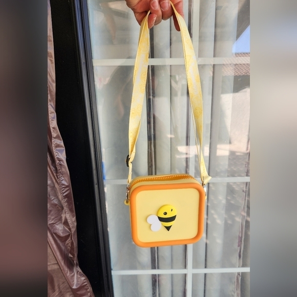 Introducing the Kidamento bag, a delightful blend of durability and whimsy! Craf - Picture 7 of 8